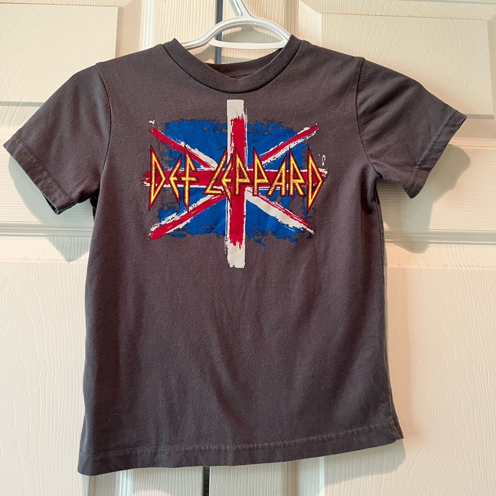 Def Leppard British Flag Shirt Youth Size 7.